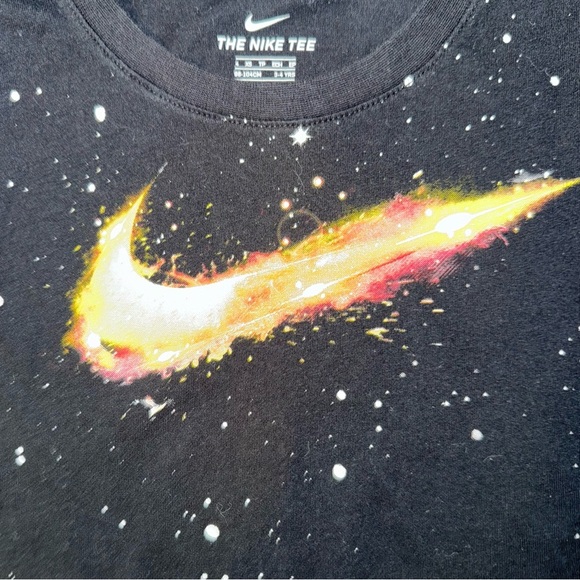Kids Nike xs (4) Tee shirt with Fiery Swoosh - Picture 2 of 5
